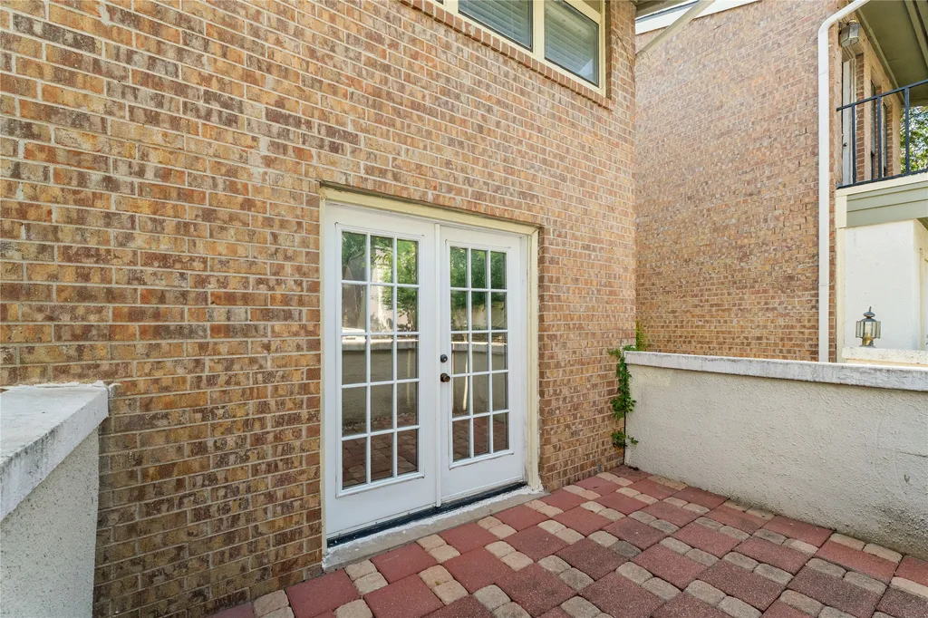 9623 Walnut Street Dallas TX 75243