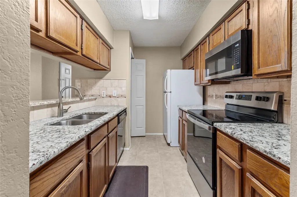 9623 Walnut Street Dallas TX 75243