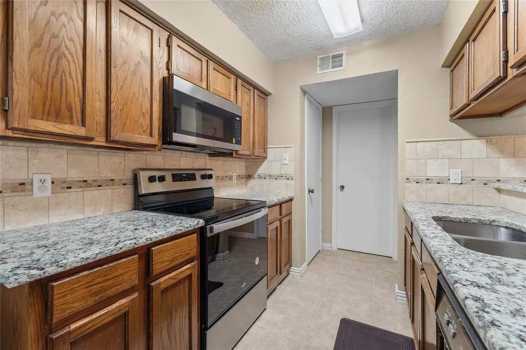 9623 Walnut Street Dallas TX 75243