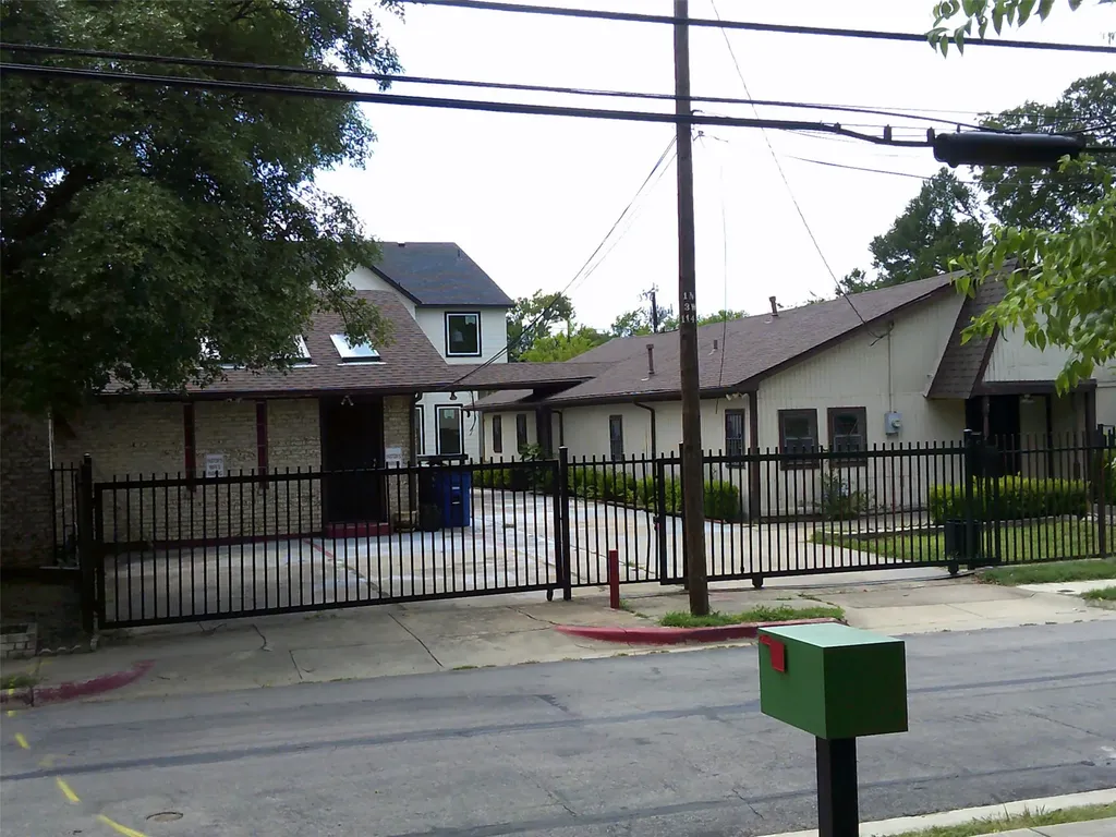 3421 Chihuahua Avenue Dallas TX 75212