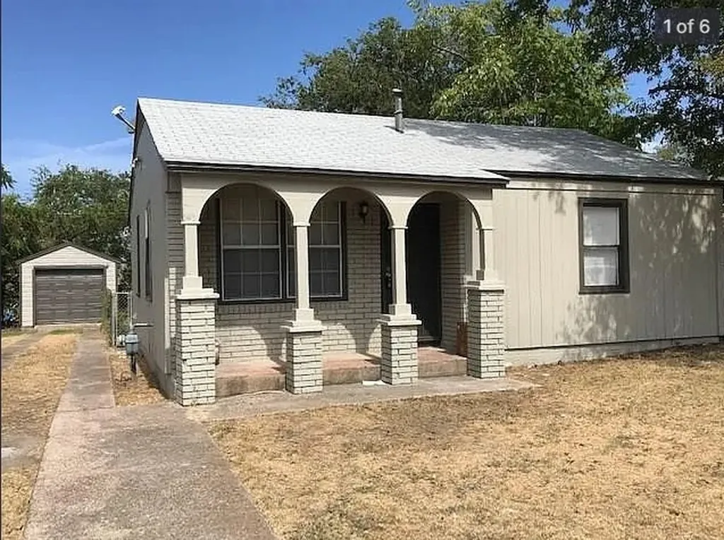 2417 Lowriemore Lane Fort Worth TX 76105
