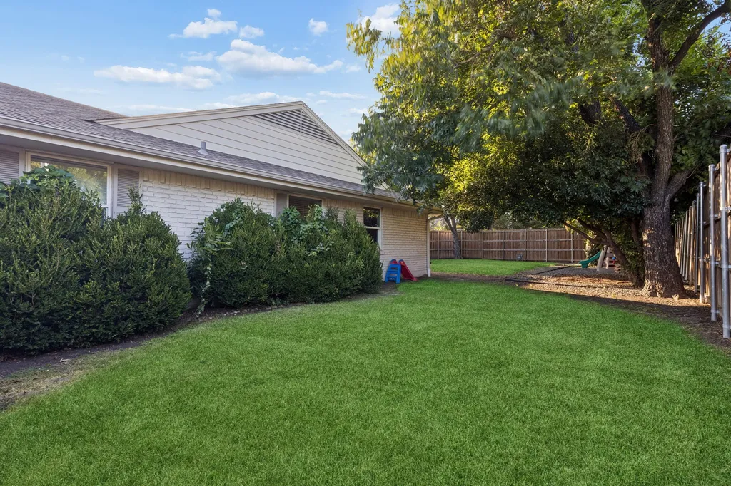 10647 Chesterton Drive Dallas TX 75238