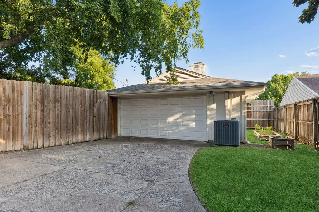 10647 Chesterton Drive Dallas TX 75238