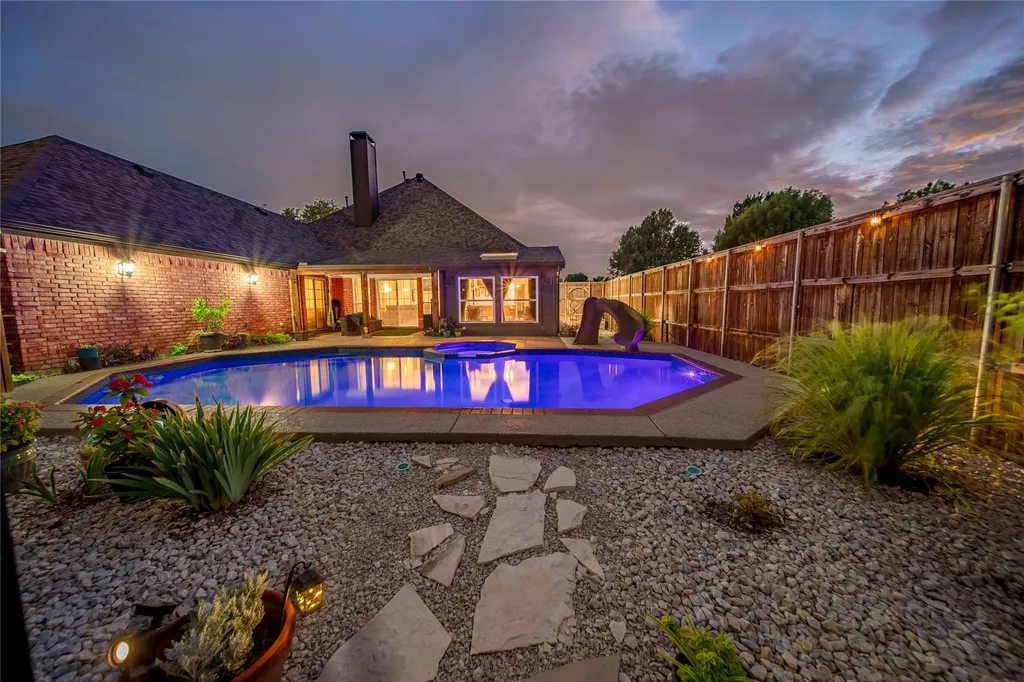 2530 Cresthaven Drive Garland TX 75040