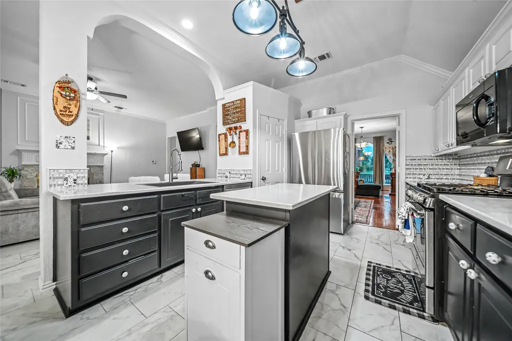 2530 Cresthaven Drive Garland TX 75040