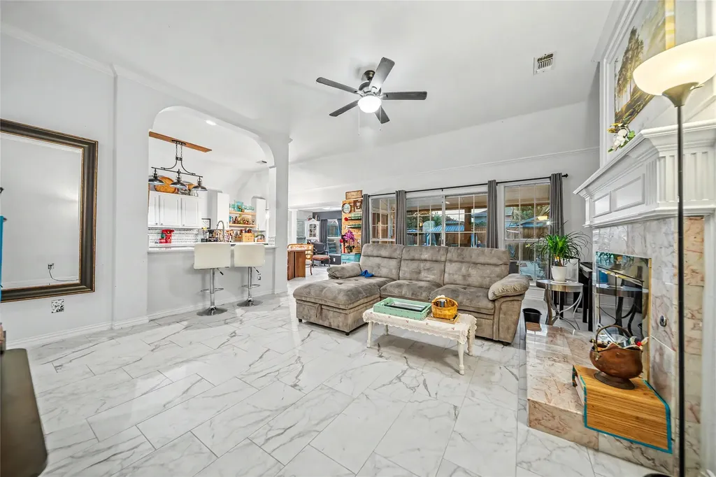 2530 Cresthaven Drive Garland TX 75040