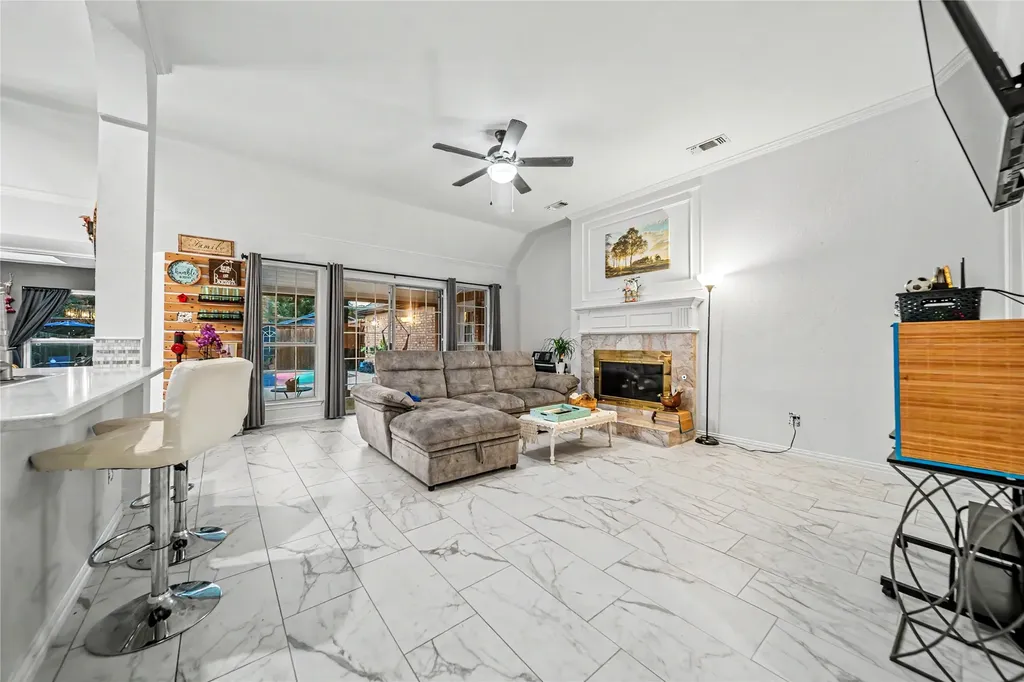 2530 Cresthaven Drive Garland TX 75040