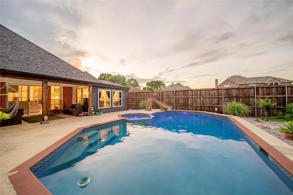 2530 Cresthaven Drive Garland TX 75040