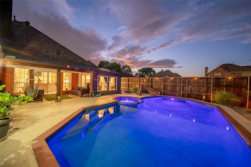 2530 Cresthaven Drive Garland TX 75040