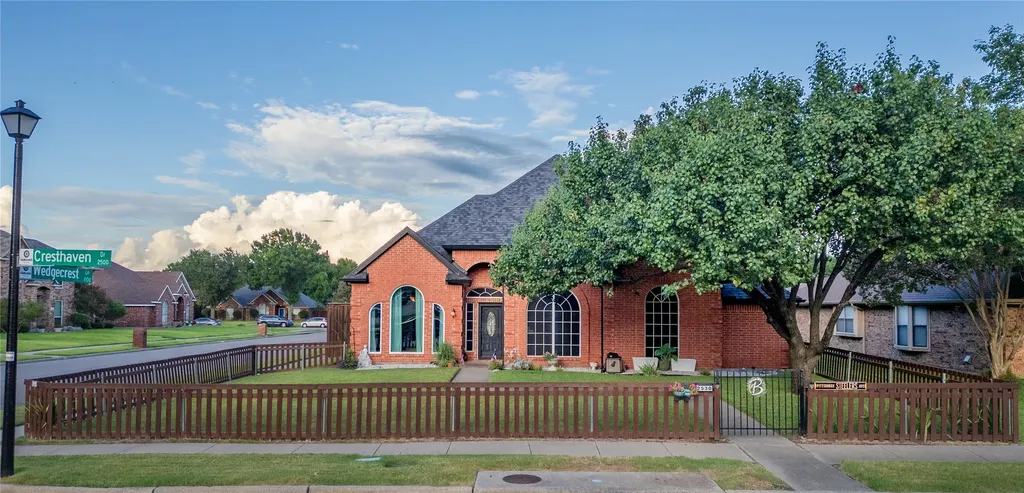 2530 Cresthaven Drive Garland TX 75040