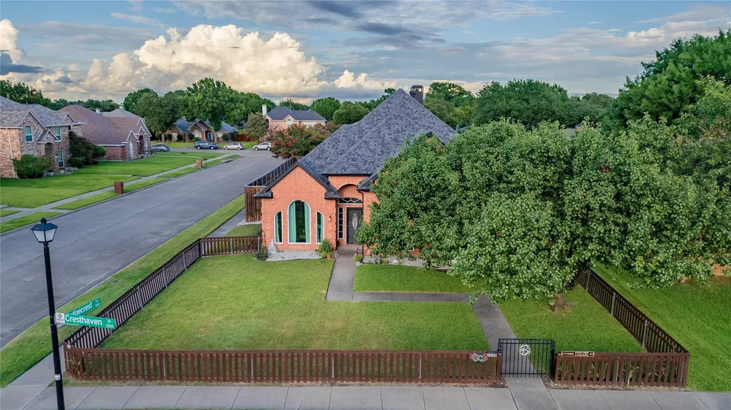 2530 Cresthaven Drive Garland TX 75040