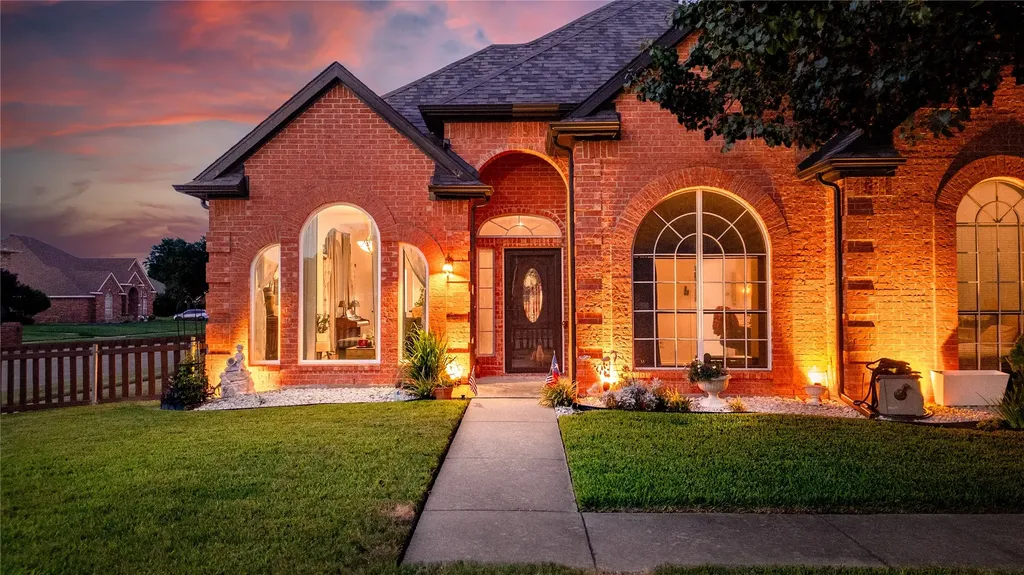 2530 Cresthaven Drive Garland TX 75040