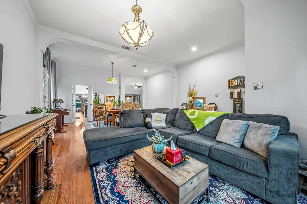 2530 Cresthaven Drive Garland TX 75040