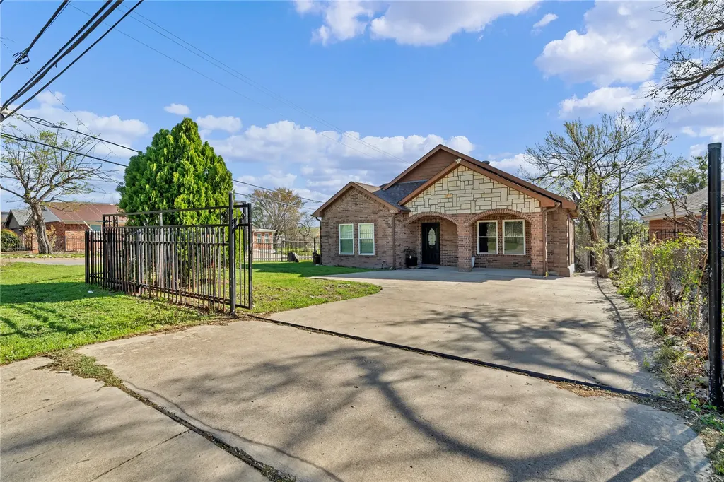 3022 Loving Avenue Fort Worth TX 76106