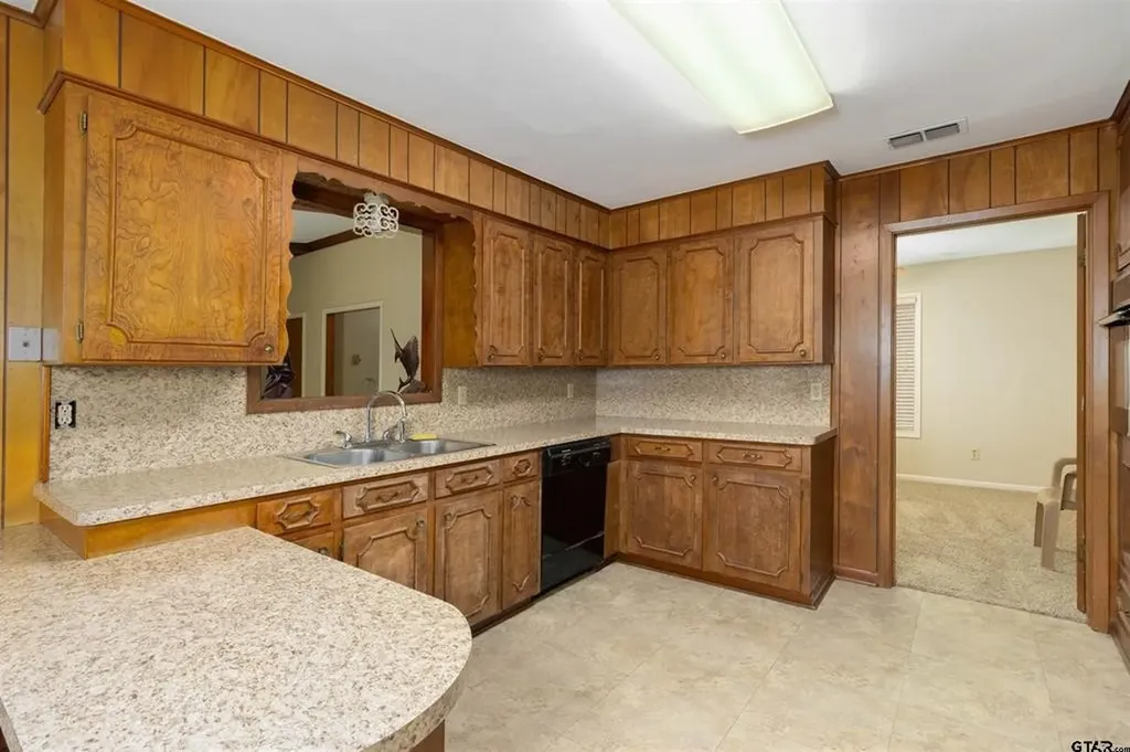 12654 County Road 192 Tyler TX 75703