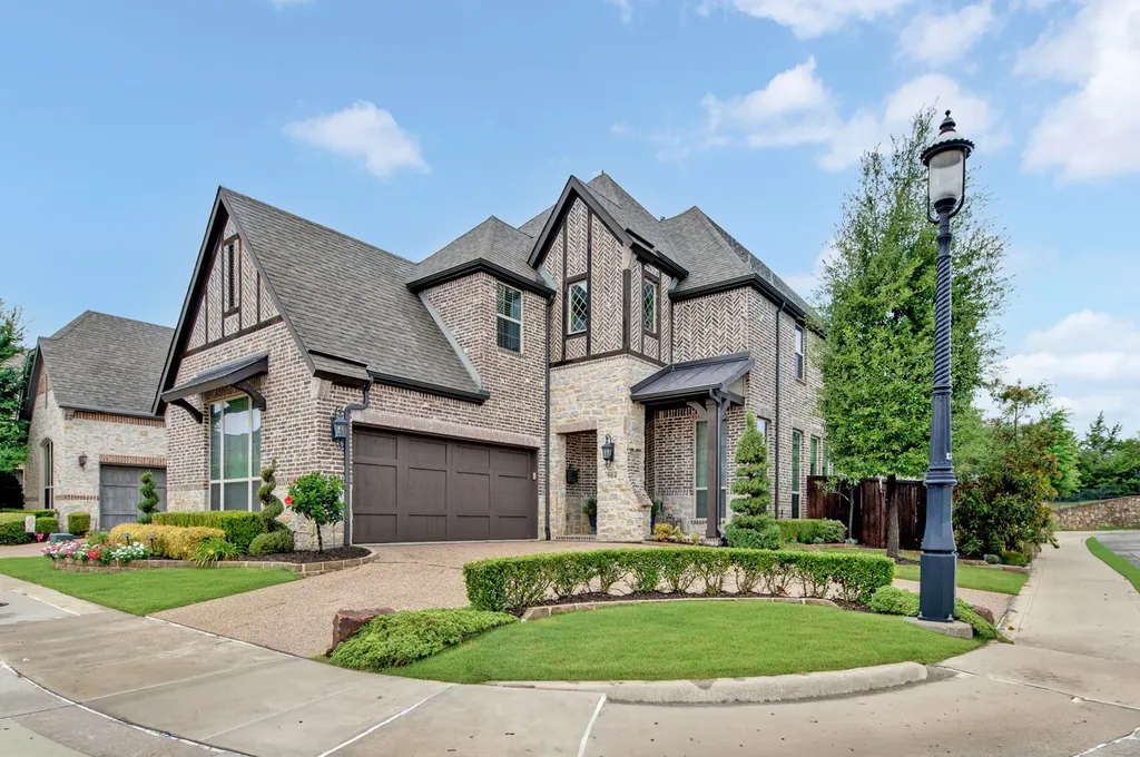 904 Royal Minister Boulevard Lewisville TX 75056