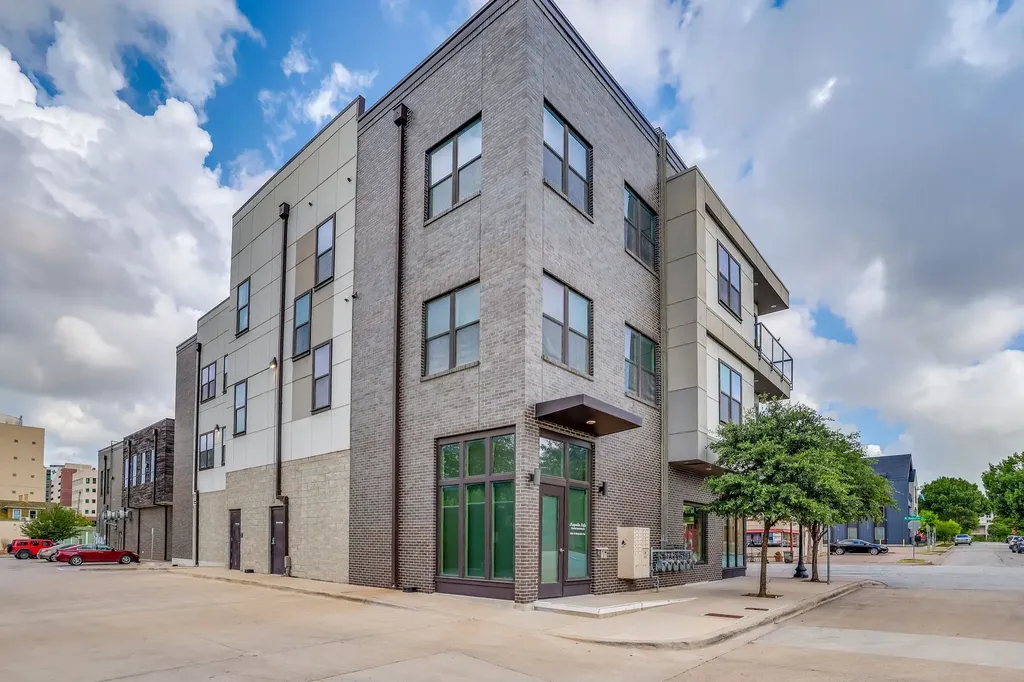 1455 W Magnolia Avenue Fort Worth TX 76104