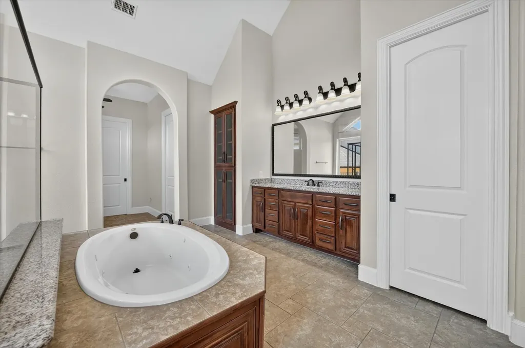 861 Hayden Road Lantana TX 76226