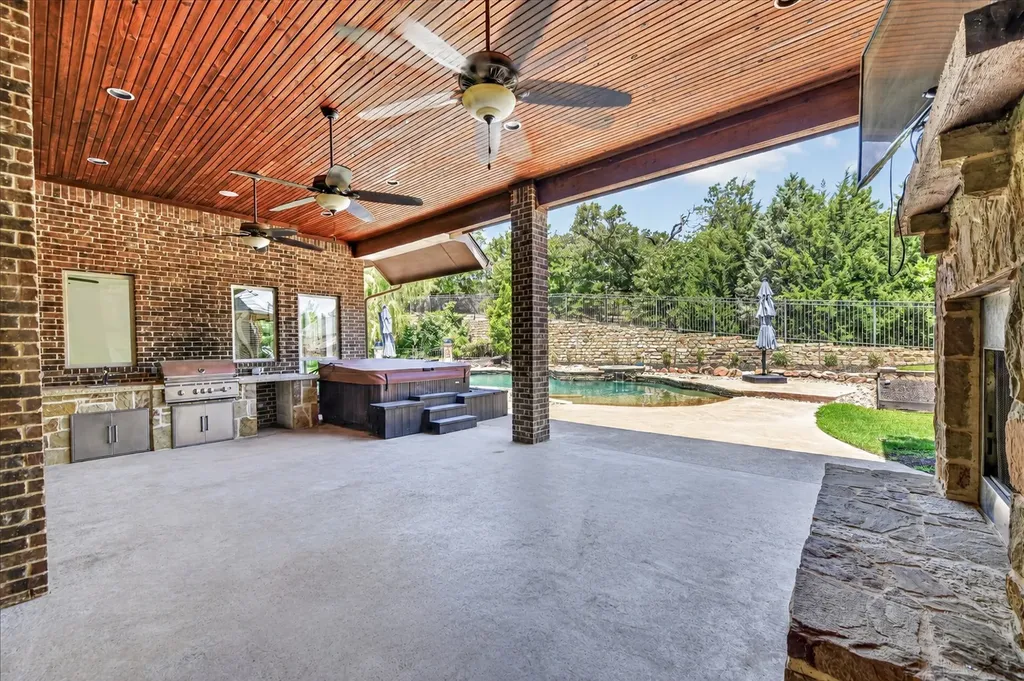 861 Hayden Road Lantana TX 76226