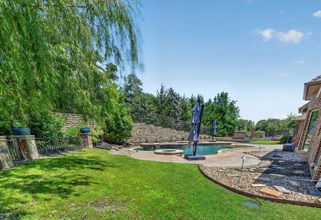 861 Hayden Road Lantana TX 76226