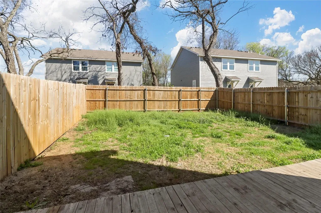 529-531 E Ball Street Tom Bean TX 75489