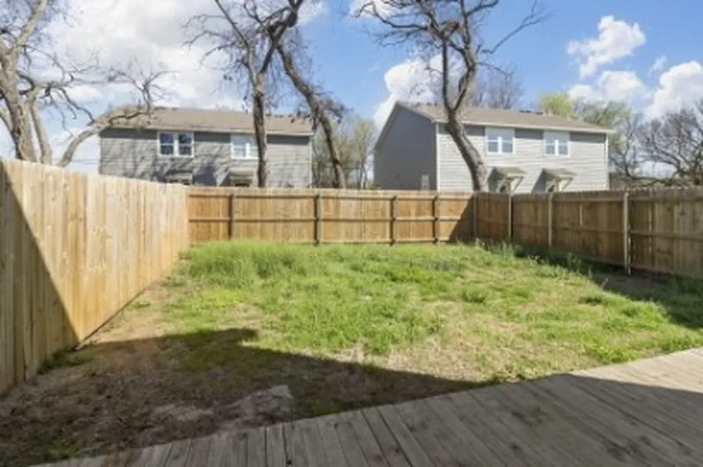 529-531 E Ball Street Tom Bean TX 75489