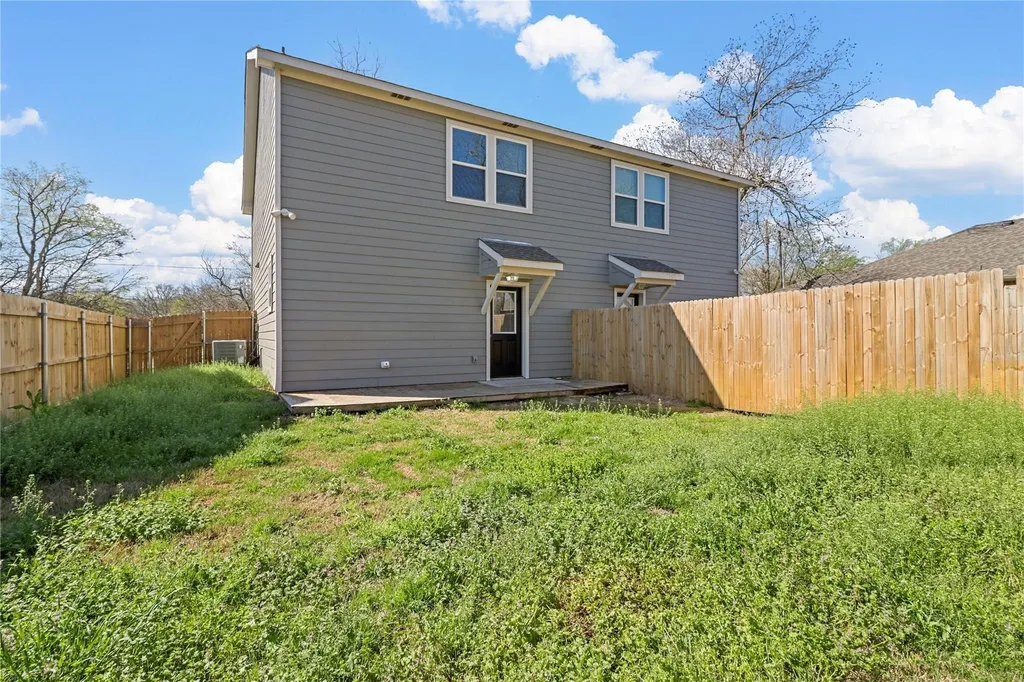 529-531 E Ball Street Tom Bean TX 75489