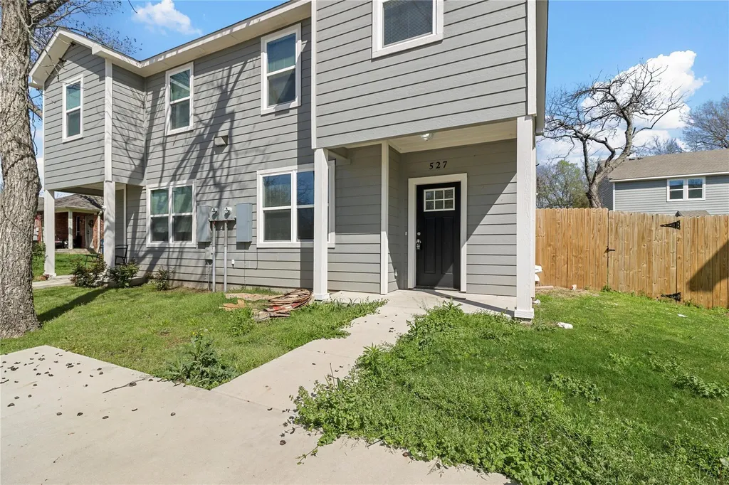 529-531 E Ball Street Tom Bean TX 75489