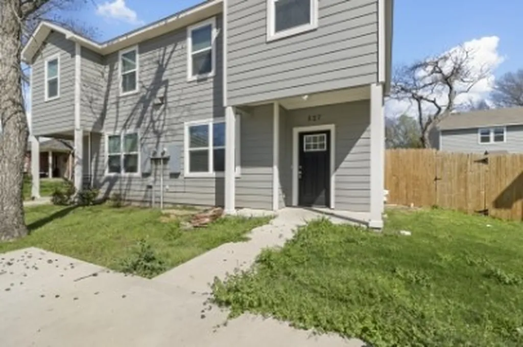 529-531 E Ball Street Tom Bean TX 75489