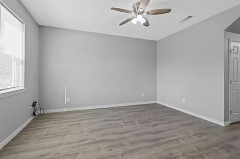 529-531 E Ball Street Tom Bean TX 75489