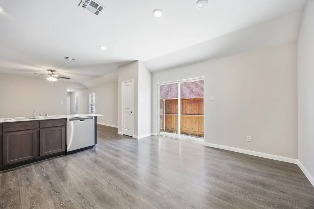 3921 Oak Creek Circle Denison TX 75020