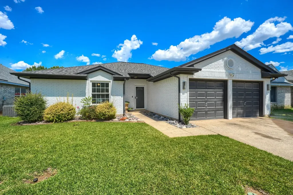 1211 Princeton Place Euless TX 76040