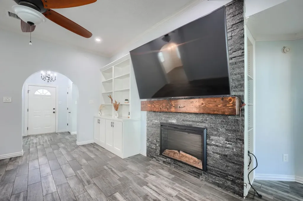 1211 Princeton Place Euless TX 76040