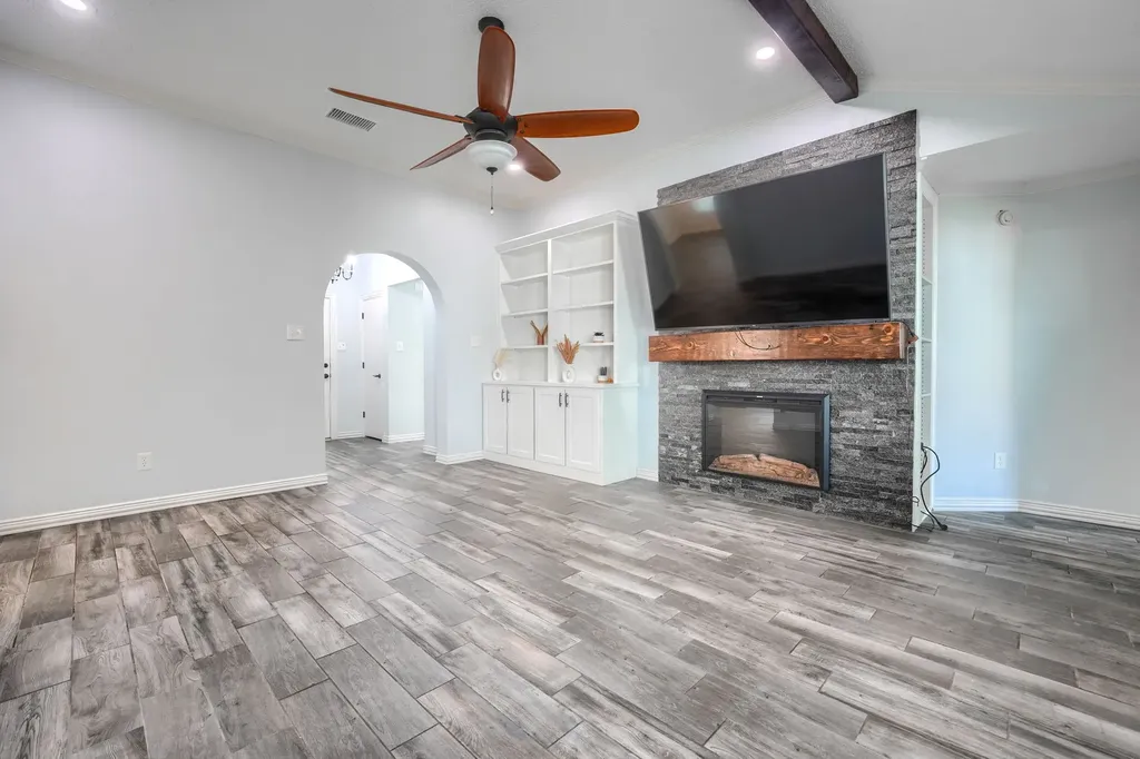 1211 Princeton Place Euless TX 76040