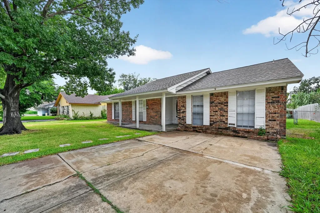 2026 Wedgewood Lane Carrollton TX 75006