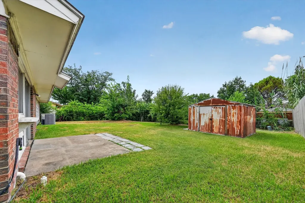 2026 Wedgewood Lane Carrollton TX 75006