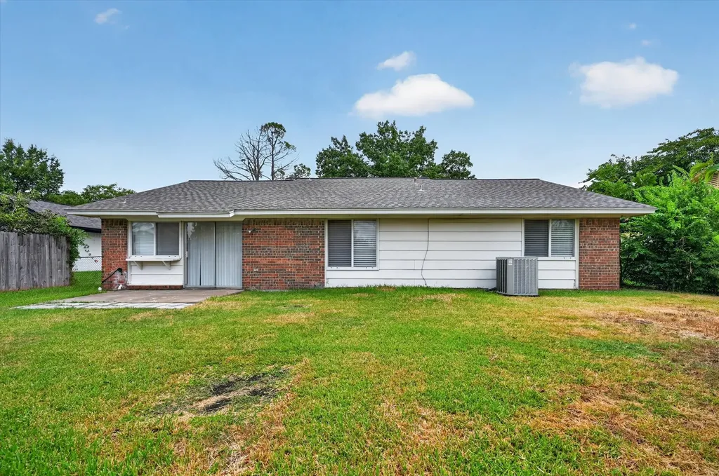 2026 Wedgewood Lane Carrollton TX 75006