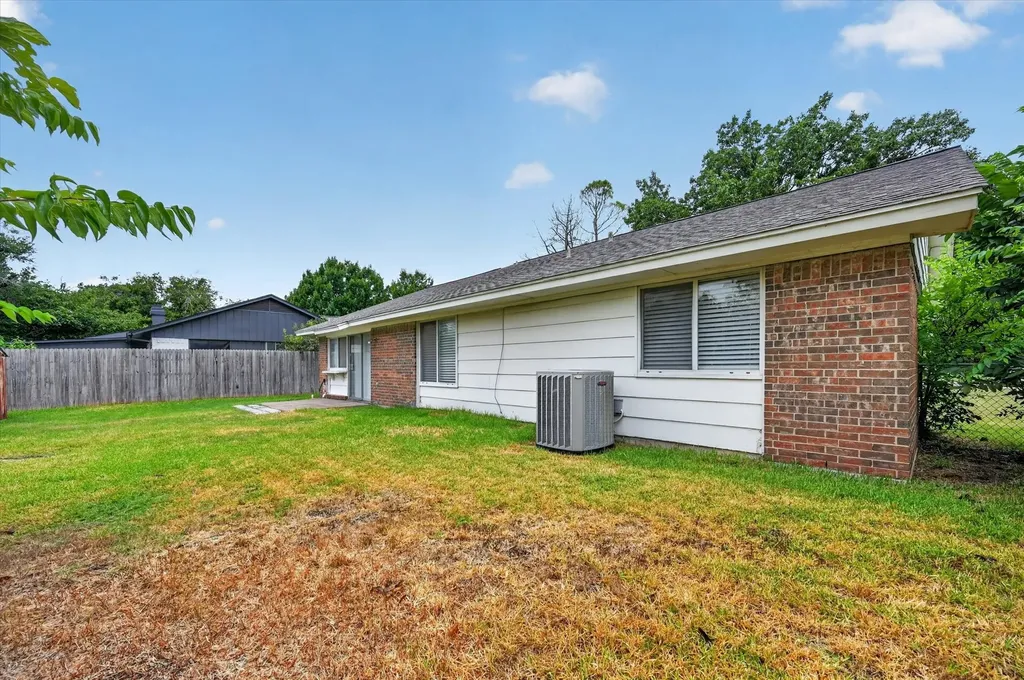 2026 Wedgewood Lane Carrollton TX 75006