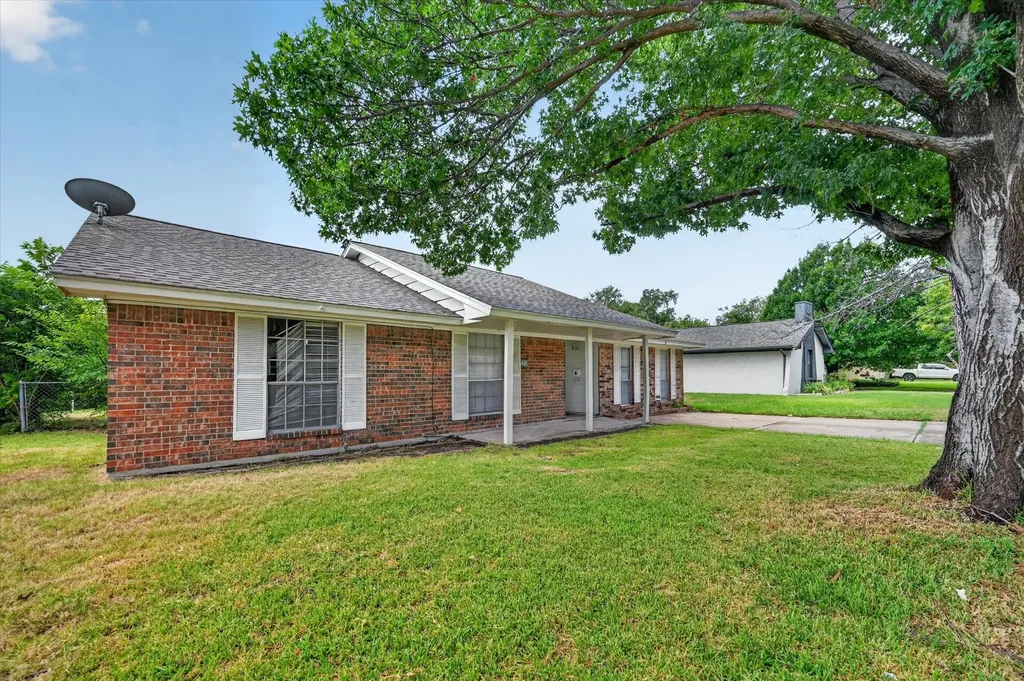 2026 Wedgewood Lane Carrollton TX 75006