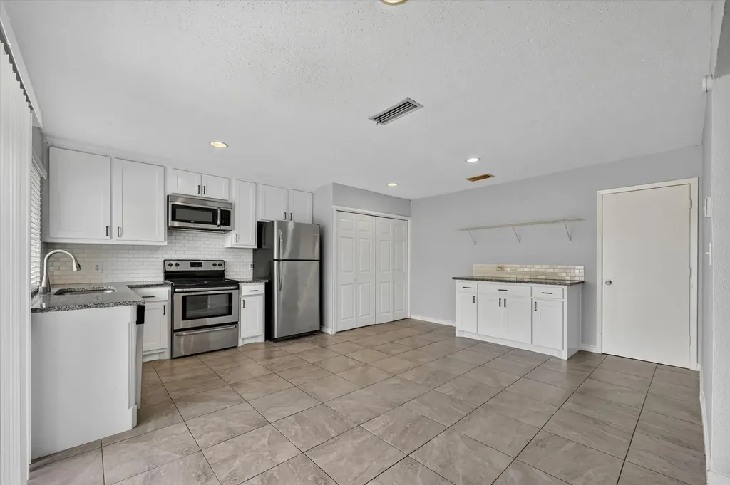 2026 Wedgewood Lane Carrollton TX 75006