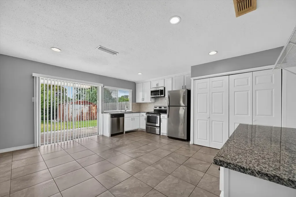 2026 Wedgewood Lane Carrollton TX 75006