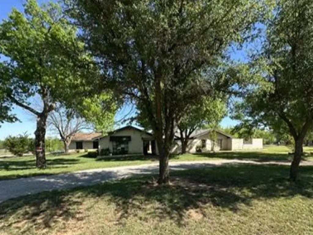 306 Wade Street Olney TX 76374