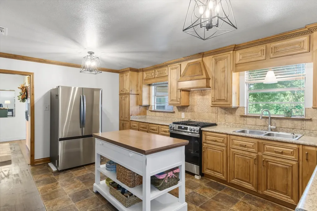 603 N 4th Street Wills Point TX 75169