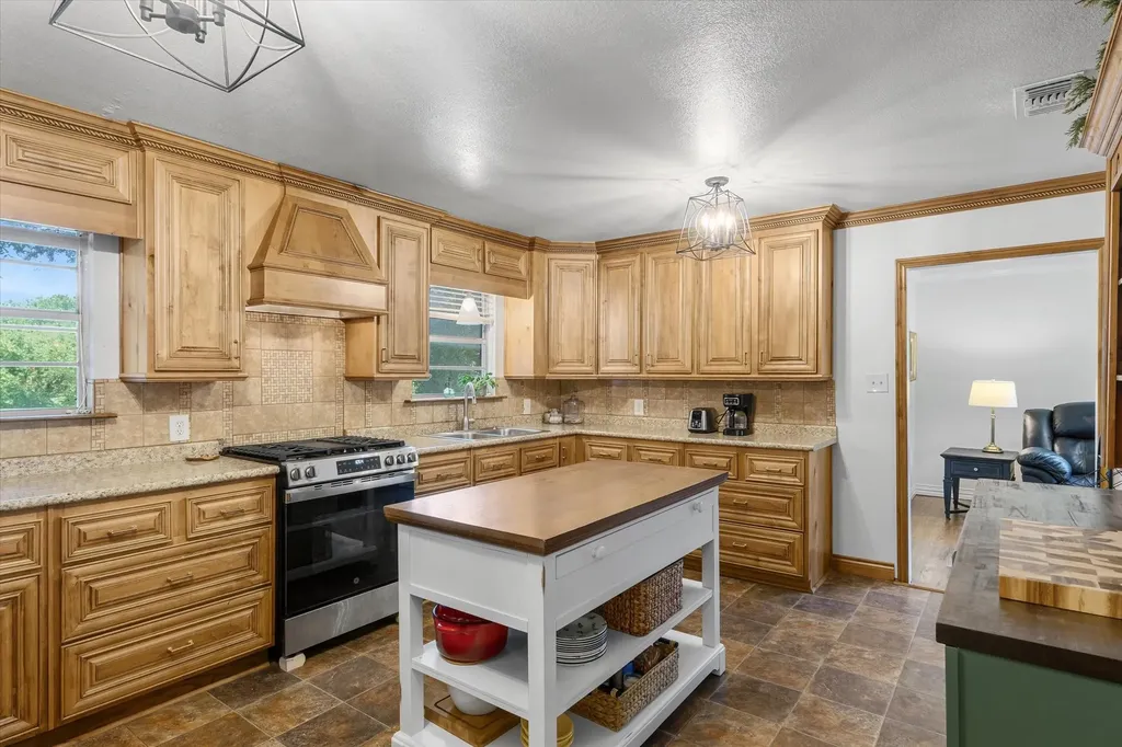 603 N 4th Street Wills Point TX 75169