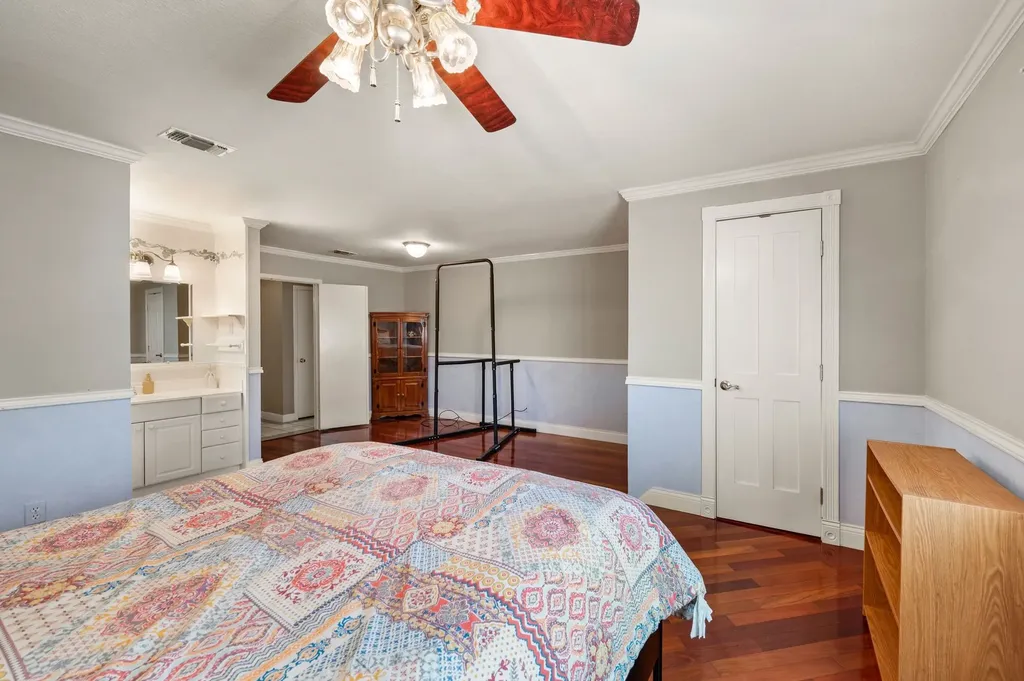 1200 Douglas Street Euless TX 76039