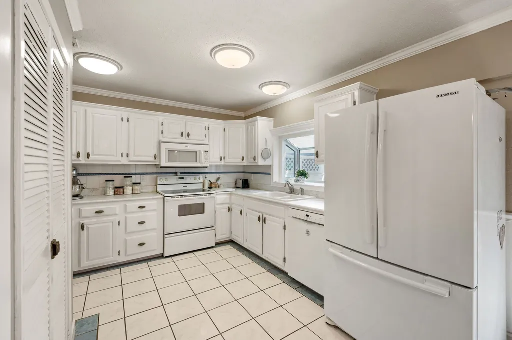 1200 Douglas Street Euless TX 76039