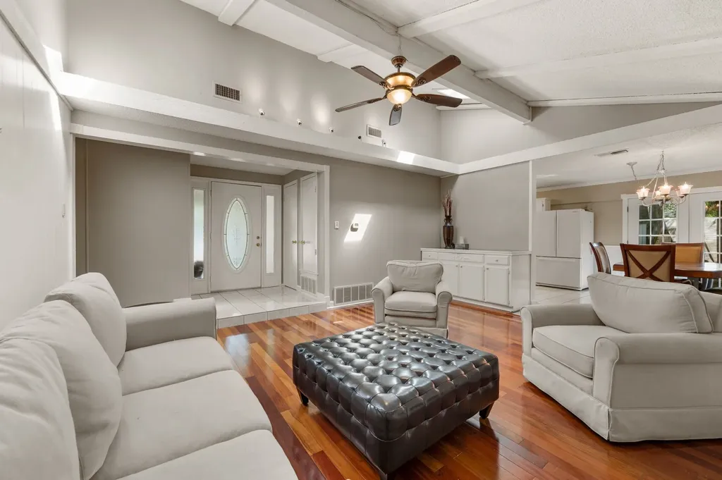 1200 Douglas Street Euless TX 76039
