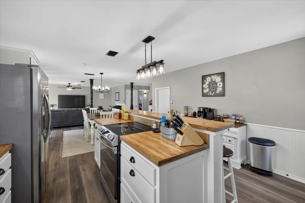 6008 County Road 907 Godley TX 76044