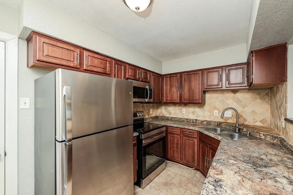 1107 Carrington Court Irving TX 75060