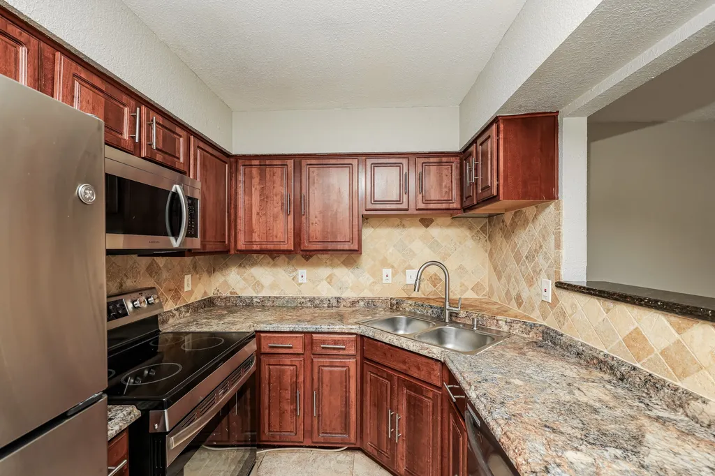 1107 Carrington Court Irving TX 75060